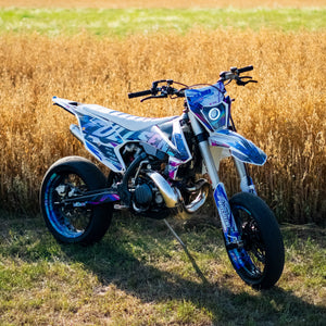 FULL CUSTOM GRAPHICS