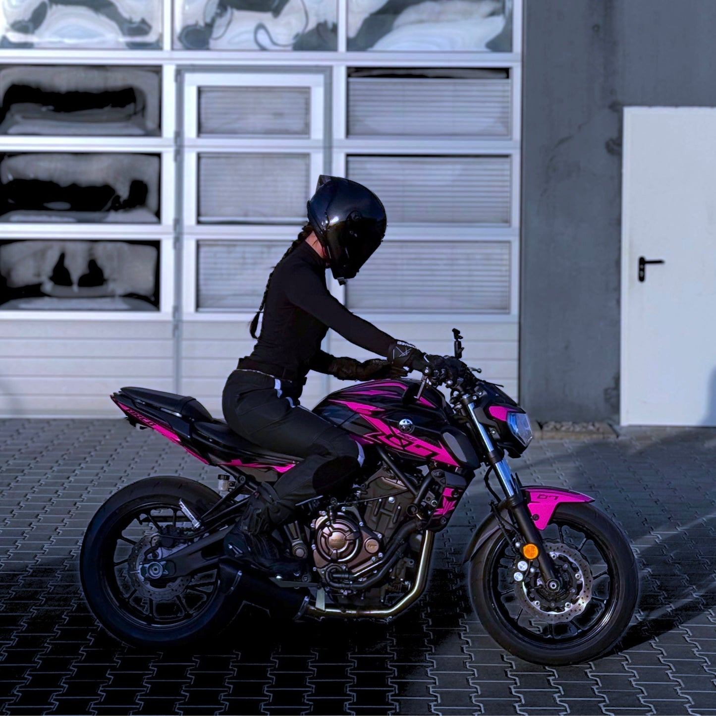 FULL CUSTOM DEKOR
