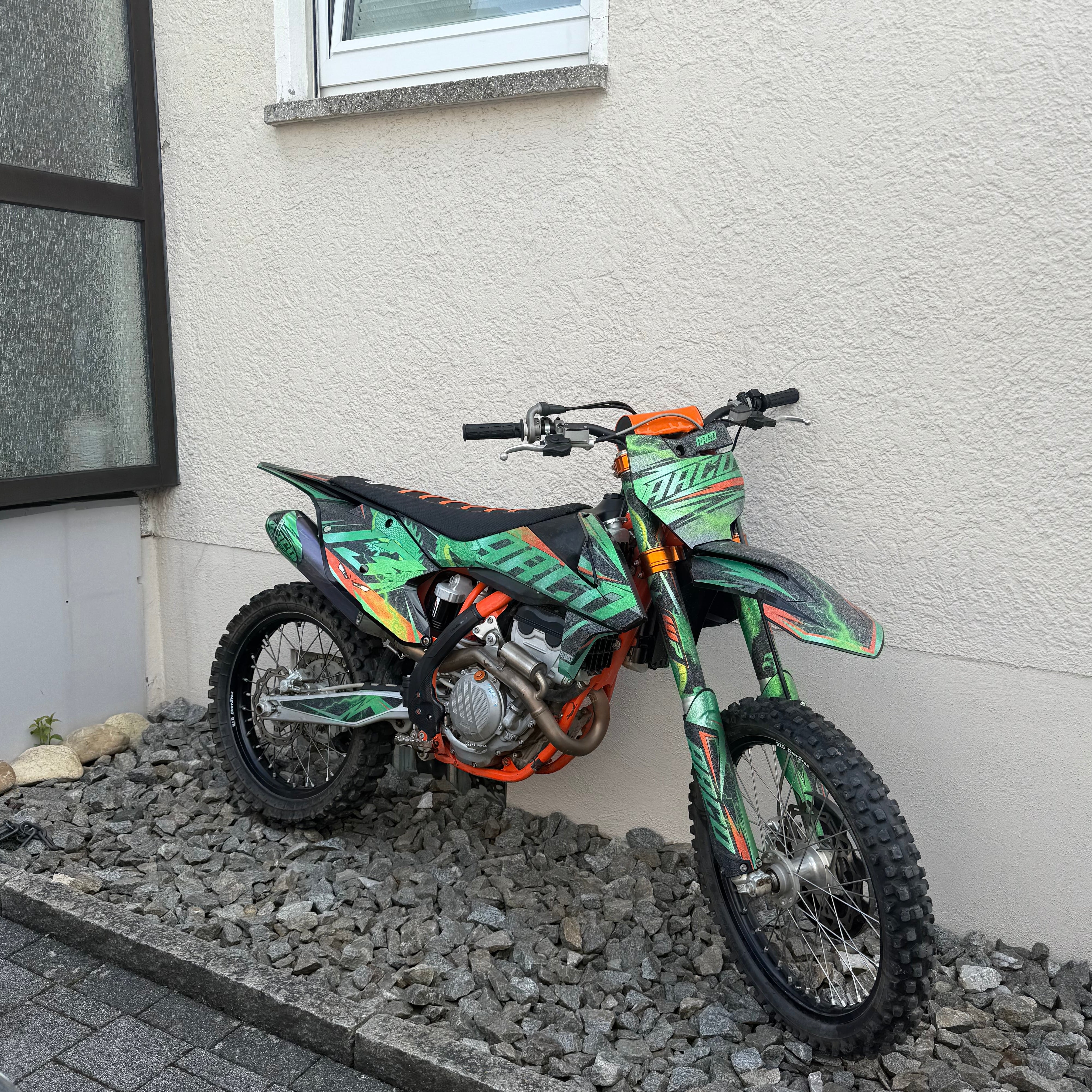 FULL CUSTOM DEKOR