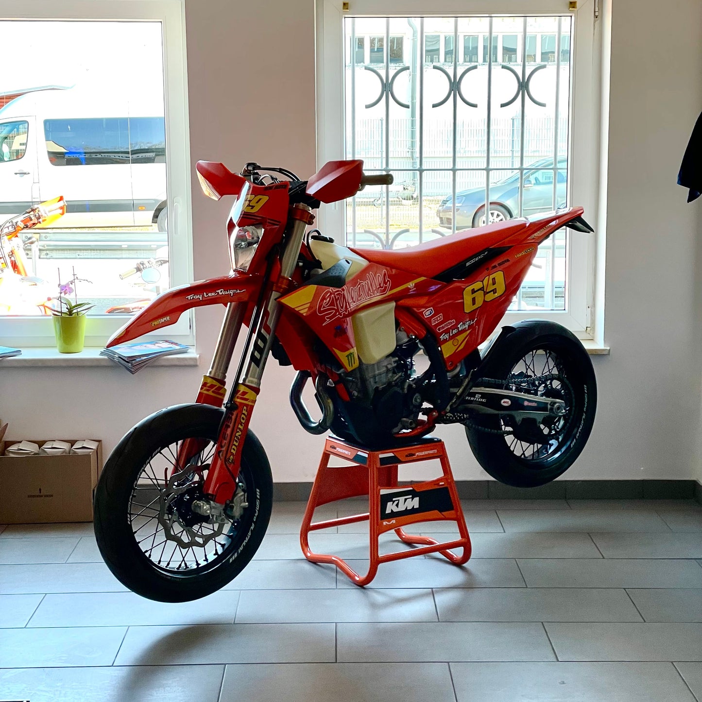 FULL CUSTOM DEKOR