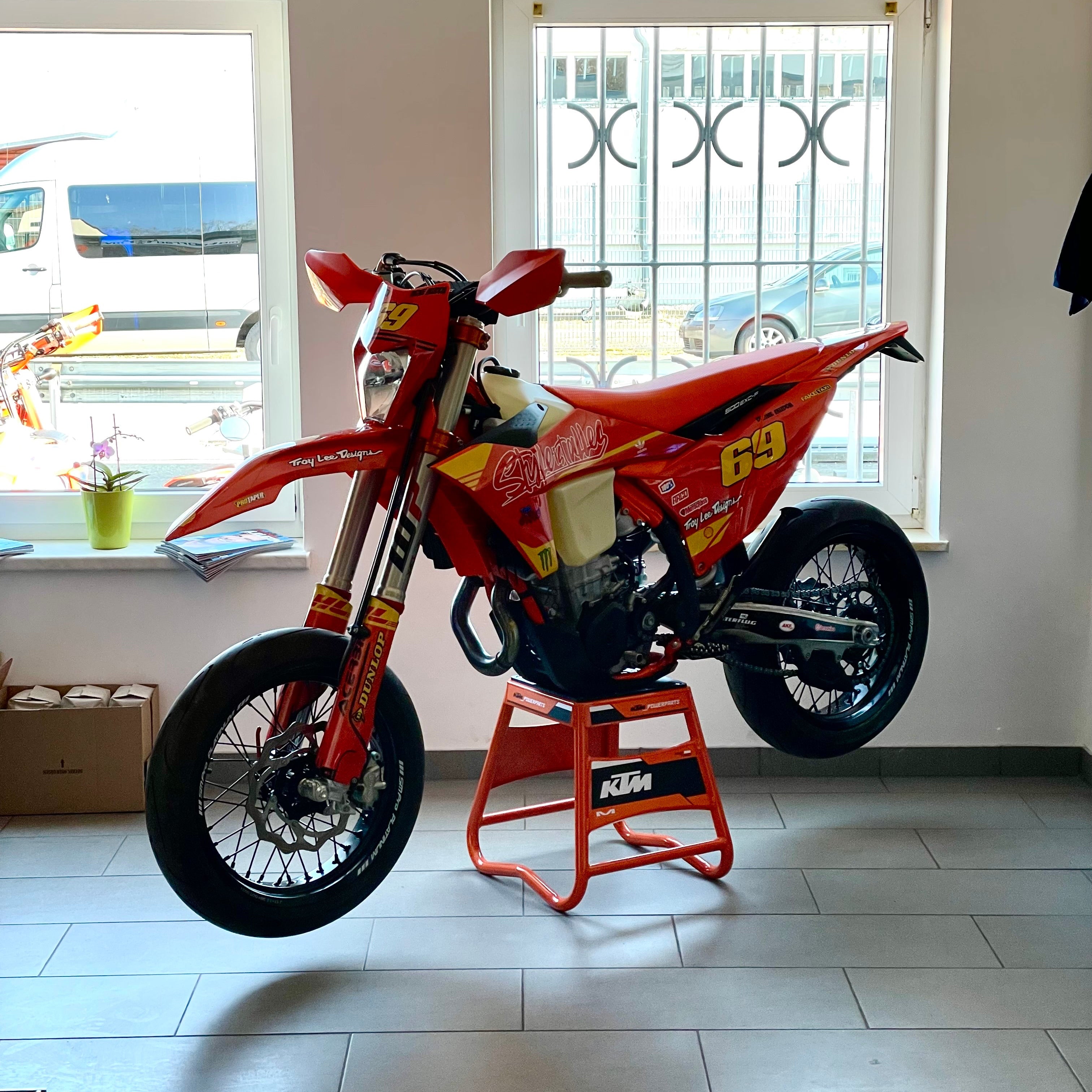 FULL CUSTOM DEKOR